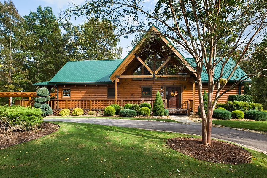 Single Story Log Home Design Advantages